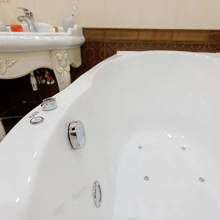 Royal Suite Apartment With Jacuzzi Sumy Exterior photo